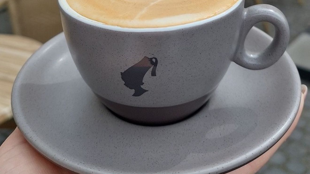 9 locuri unde să bei o cafea în Sibiu, în timpul FITS / Ce sunt beisl, fiaker, sachertorte şi kaiserschmarrn / Cultura cafelei, importată din Viena