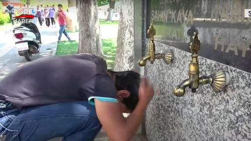 Record de temperatură într-un oraș din Turcia: 49,1 grade Celsius. Aerul fierbinte le-a provocat oamenilor dificultăți de respirație