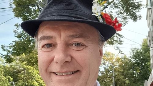 Un cunoscut cântăreț de muzică populară din Galați, arestat preventiv sub acuzația că a violat doi elevi cărora le preda lecții de canto. Decizia nu este definitivă.