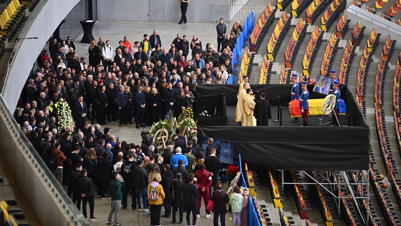 VIDEO FOTO Imagini emoționante la Arena Națională: Daniel Pancu, în genunchi lângă sicriul lui Mircea Lucescu / Șumudică a izbucnit în plâns / Traian Băsescu a stat de vorbă cu Răzvan Lucescu / Ultima zi în care oamenii pot să-i aducă un ultim omagiu lui „Il Luce”