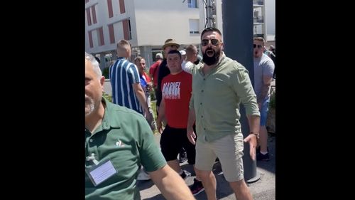 VIDEO Cum se manifestează simpatizanții AUR din diaspora / Reprezentant USR: Am fost lovit, scuipat, înjurat