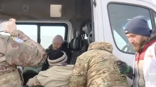 Reportaj TVR: Alături de voluntarii care evacuează persoane vulnerabile de pe linia frontului din Ucraina