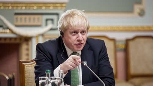 Londra urmează să anunţe sancţiuni care „să lovească Rusia foarte puternic”, anunţă Boris Johnson