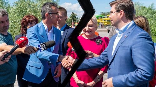 De ce a lipsit ostentativ primarul PSD al Bacăului, Cosmin Necula, de la semnarea unor contracte în valoare de 14 milioane de euro, bani europeni, pentru orașul pe care îl conduce