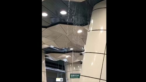 VIDEO Curge apă din tavanul stației de metrou Eroilor 2 de pe magistrala spre Drumul Taberei abia inaugurată / Explicația Metrorex