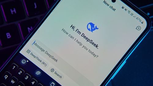 DeepSeek nu ar fi cheltuit doar 6 milioane de dolari pentru a-și antrena modelul de inteligență artificială R1 / Start-up-ul chinez ar fi investit deja 1,6 miliarde de dolari doar în hardware – raport