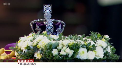 Ce este Coroana Imperială de Stat care străjuiește sicriul Reginei Elisabeta aflat pe catafalc la Westminster Hall/The Times