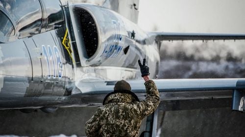 Rusia avertizează țările vecine cu Ucraina, menționând România, că vor fi considerate implicate în conflict dacă vor permite folosirea aeroporturilor pentru avioanele militare ucrainene