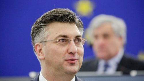 Scandal politic în Croația provocat de Djokovic: premierul, criticat că nu se auto-izolează după ce a dat mâna cu tenismenul sârb infectat cu Covid