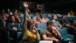 Jurnaliștii Andreea Pavel și Cristian Andrei Leonte au câștigat premiul I la presa locală și premiul juriului la concursul Superscrieri