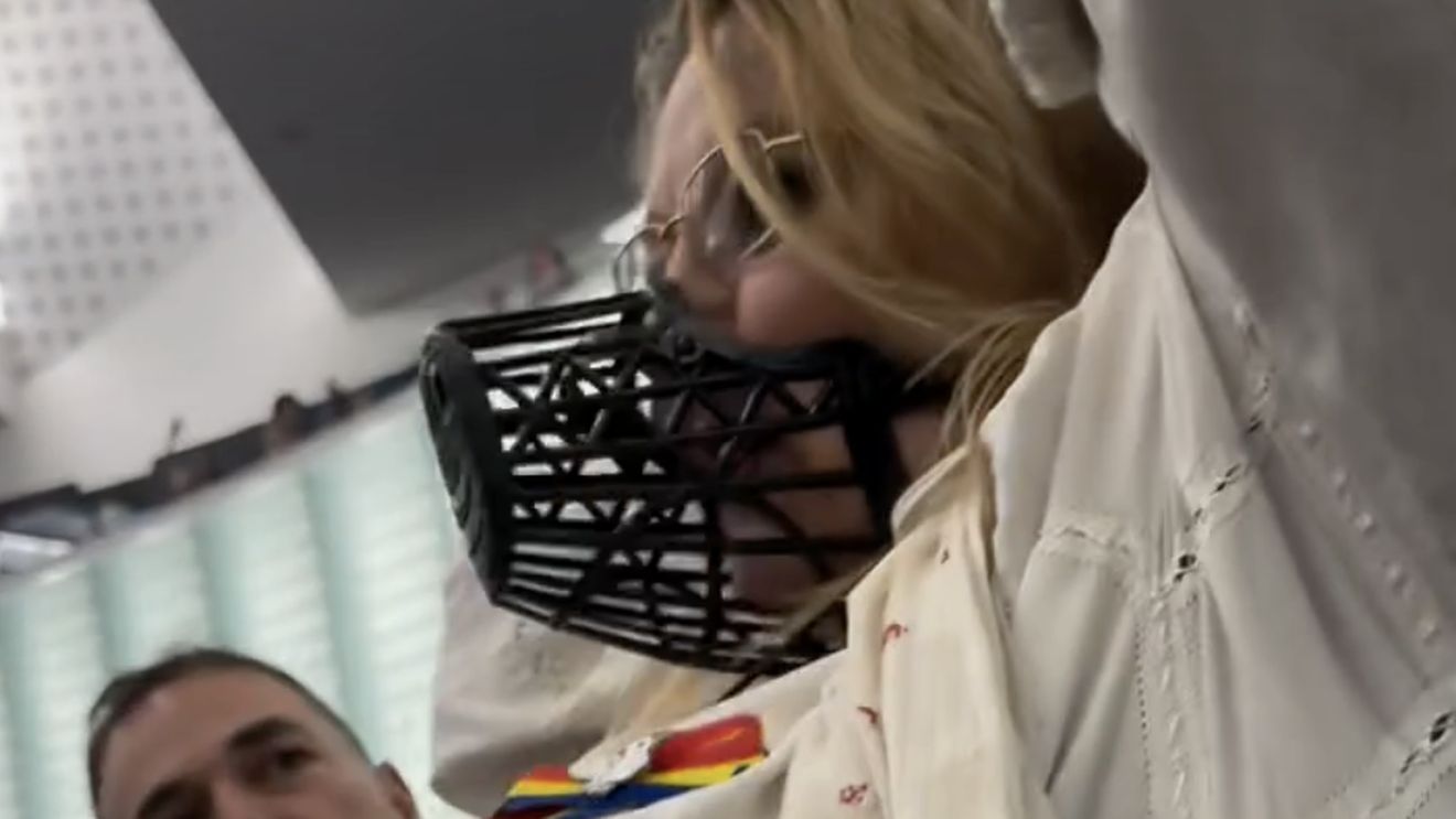 Diana Şoşoacă, șefa partidului extremist SOS: ”Am ales să fim vocea raţiunii şi a echilibrului (...) Am solicitat forţelor suveraniste să ne adunăm, pentru că există posibilitatea unui guvern suveranist”
