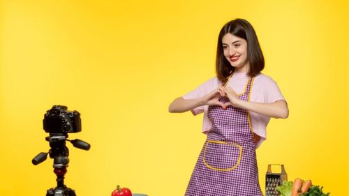 Fake news alimentar. Italia reglementează prin lege activitatea influencerilor care vorbesc despre mâncare / Amenzile pot ajunge până la 600.000 euro