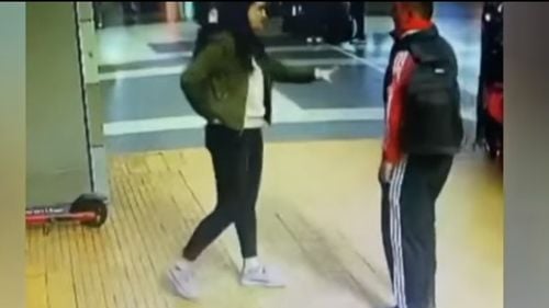 Procurorii explică de ce au decis cercetarea în libertate a bărbatului care a agresat sexual o poliţistă, în Gara de Nord: În concret, fapta prezintă un grad de pericol social mult mai redus, prin raportare la modul de derulare a contactului fizic