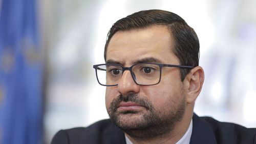 REFERAT DNA Fostul ministru al Agriculturii Adrian Chesnoiu ar fi intervenit şi la preşedintele Agenţiei Funcţionarilor Publici pentru concursul de angajare a unui fost ofiţer STS care nu luase nota de trecere, deşi i se dăduseră subiectele (stenograme)