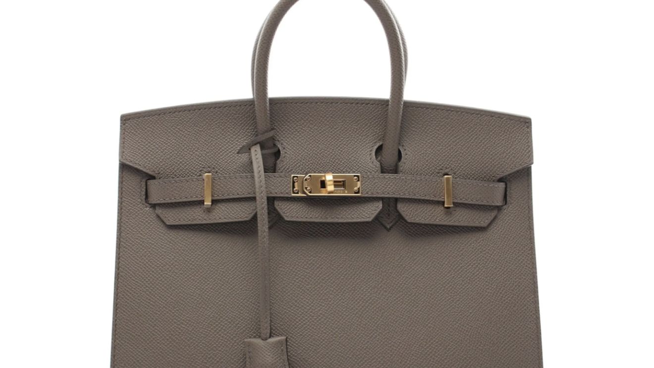 Primul exemplar Birkin, creat pentru Jane Birkin în 1984, va fi scos la licitație de Sotheby’s la Paris