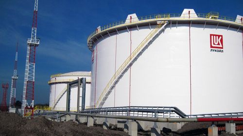 Ministrul Energiei: În momentul de faţă, sunt trei companii care şi-au manifestat intenţia de a achiziţiona activele Lukoil în România / Interesul nostru e ca această tranzacţie să fie făcută cât mai rapid