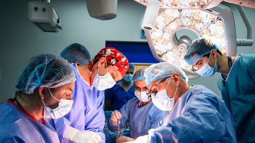 Pasiunea pentru excelență în medicina privată din România. SANADOR aniversează 25 de ani de la înființare