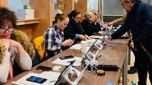 Federaţia Asociaţiilor de Români din Europa condamnă campania de dezinformare privind votul din diaspora: Cei care distribuie mesaje false „ori sunt parte a unei campanii de victimizare nejustificată, ori sunt rău intenţionate”