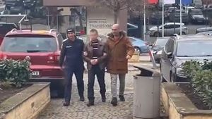 Bărbat acuzat de instigare online la împușcarea președintelui Iohannis, trimis în judecată. Este susținător al lui Călin Georgescu, nemulțumit de anularea turului I al alegerilor prezidențiale