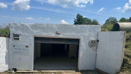 EXCLUSIV Cum cheltuiește statul român banii pentru fermierii de la munte: Zeci de mii de euro pentru barăci improvizate, cu trepte în fața garajului / ”Ghidurile de finanțare au fost făcute pe genunchi”