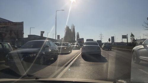 Cinci mașini s-au tamponat pe Autostrada Soarelui/ Traficul se desfășoară cu greutate