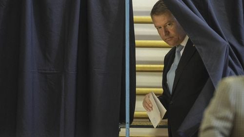 Iohannis a votat în București: Îmi doresc un viitor foarte bun pentru România și sper să primesc astăzi confirmarea că foarte mulți români își doresc același lucru