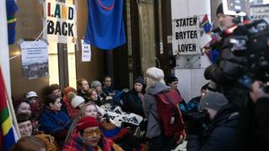 Greta Thunberg și activiști etnici laponi au blocat activitatea mai multor ministere din Norvegia într-un protest față de centralele eoliene