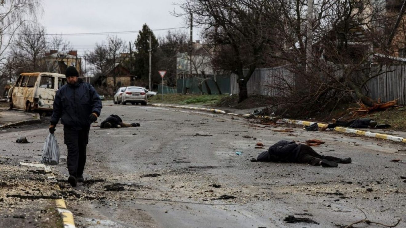 Reportaj The Times: Soldații ruși lasă explozibili în hainele civililor uciși, pentru a exploda în momentul când salvatorii încearcă să recupereze cadavrele / Povestea preotului din Hostomel, care a găsit trupul primarului plin de bombe