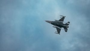 Zboruri de antrenament cu avioane F-16 la înălțimi mici, marți, în sud-estul țării