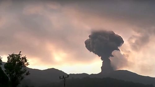 VIDEO Vulcanul Marapi din Indonezia a erupt din nou, la o lună de la o explozie mortală