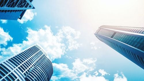 Cotația petrolului revine pe creștere sensibilă, după ce Emiratele au temperat speranțele privind o majorare a producției