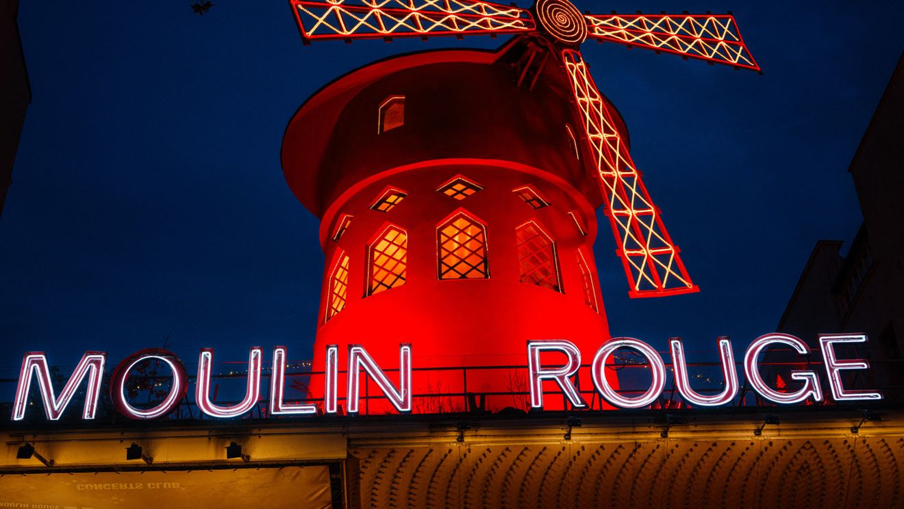 Morişca de vânt care decora cabaretul Moulin Rouge a căzut