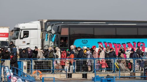 Coloană de camioane de aproape 20 de kilometri la intrarea în Punctul de Trecere a Frontierei de la Siret, pe partea ucraineană