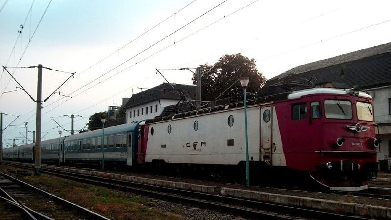 Maghiarii din secuime solicită guvernului de la Budapesta completarea garniturilor trenurilor Corona și Harghita/ 1500 de semnături au fost predate unui ministru maghiar prezent la Tușnad