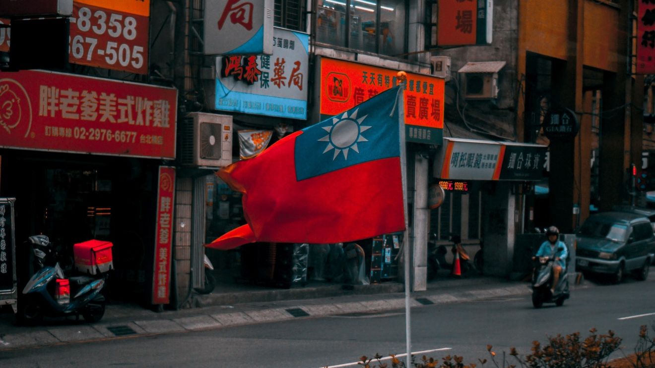 Taiwan închide pieţele şi şcolile înainte de sosirea puternicului taifun Khanun