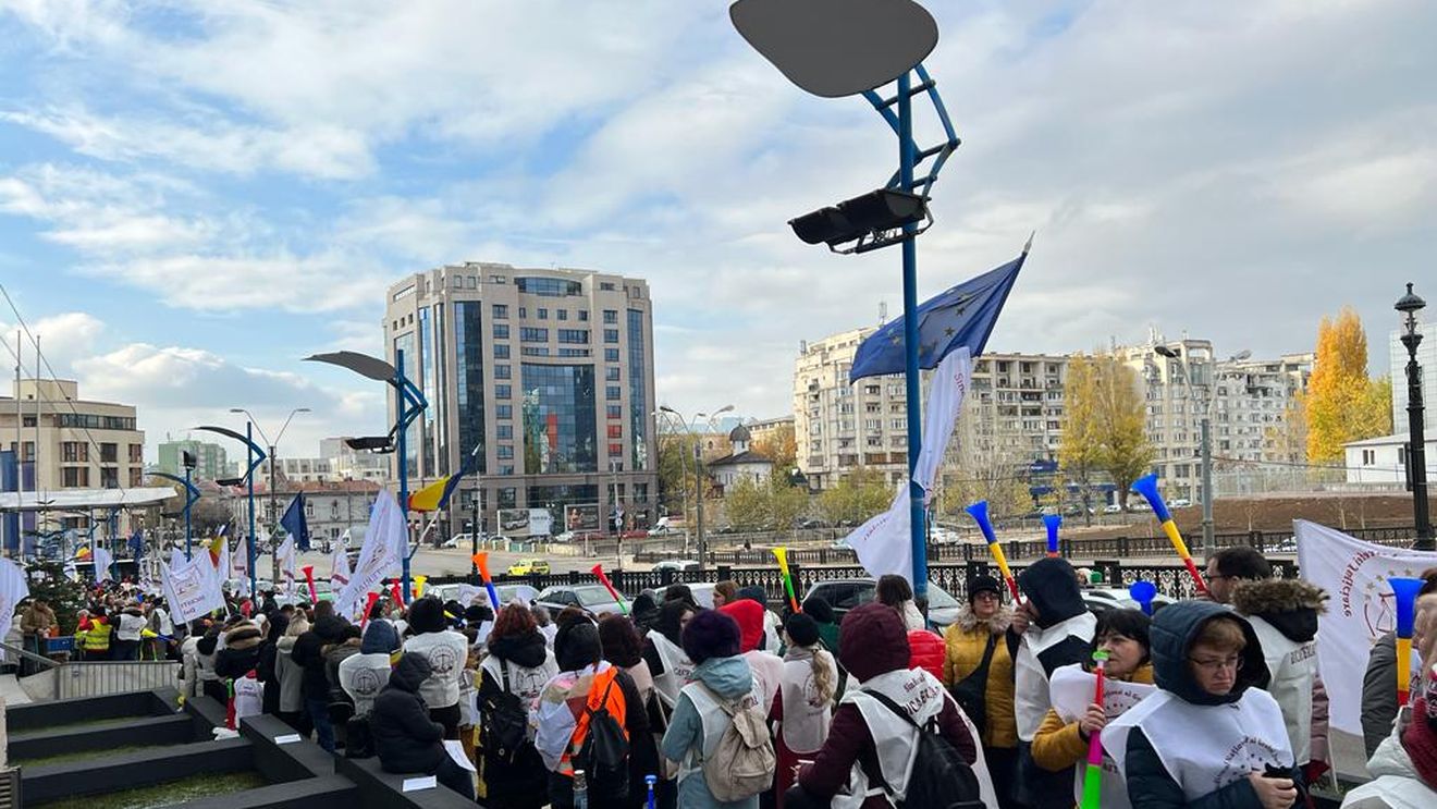 Grefierii condamnă public noul proiect al legii salarizării la stat: ignoră chiar metodologia și recomandările Băncii Mondiale privind ierarhizarea funcțiilor