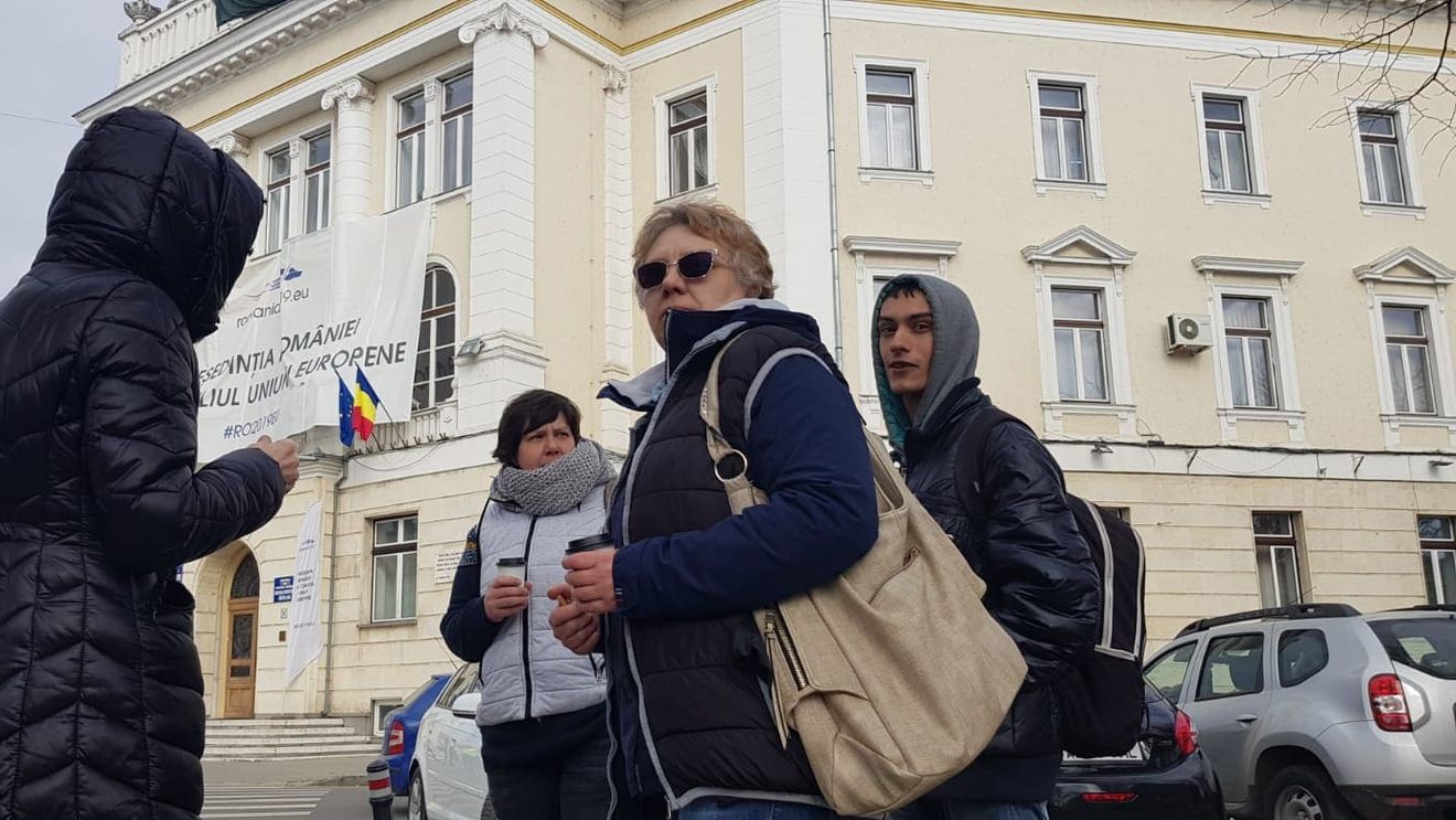 VIDEO Protest în fața Curții de Apel Alba Iulia împotriva lui Tudorel Toader: ”Să își dea demisia! Este ca pe vremea comuniștilor”