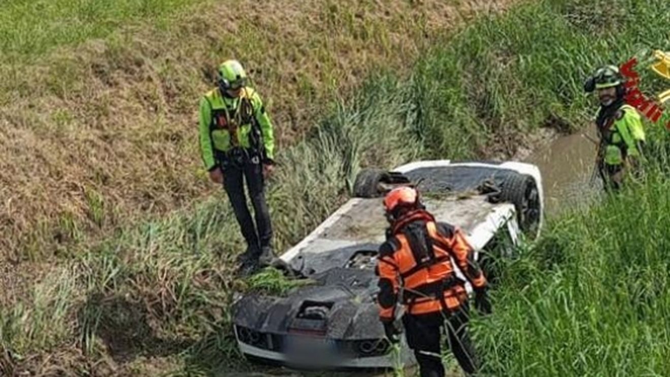Om de afaceri italian a murit înecat într-un Lamborghini Gallardo / A plecat să își verifice mașina proaspăt cumpărată, apoi a fost găsit răsturnat într-un mic pârâu