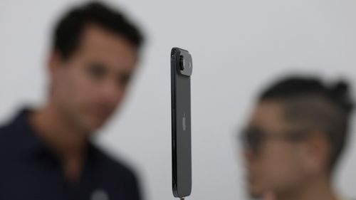 iPhone-ul pliabil ar putea arăta ca două iPhone-uri Air lipite între ele / Ce preț ar putea pune Apple pe un astfel de dispozitiv