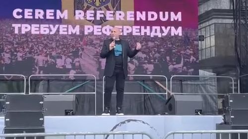 VIDEO Marcel Pavel, chemat să cânte la mitingul rusofililor din Partidul Șor, desfășurat în Orhei / Nu a rămas aproape nimeni la concert / ”Hei, unde sunteți? De ce ați plecat?”