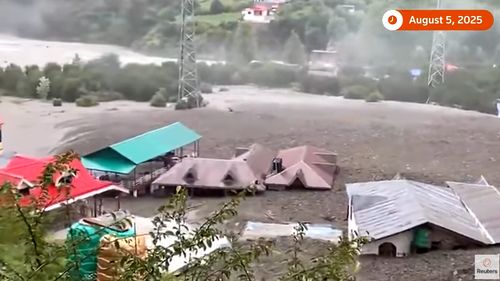 VIDEO Alunecare de teren cu noroi îngroapă un sat turistic din Himalaya / Patru morți și zeci de dispăruți în Uttarakhand, pe fondul ploilor recurente, intensificate de schimbările climatice