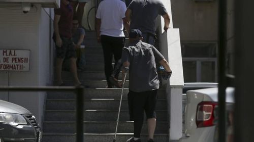 MĂRTURII ”Am stat jos. Nu scandam. Am fost împușcat cu gloanțe de cauciuc în stomac și în picioare” / Oamenii răniți de intervenția brutală a jandarmilor stau la rând să depună plângere la Parchet