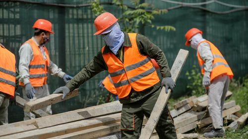 Sute de străini veniți la muncă în România, urcați în avion și trimiși înapoi acasă. Au fost interziși până la 5 ani în UE