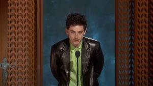 „Vreau să fiu unul dintre cei mari": Timothée Chalamet, cel mai bun actor la premiile SAG pentru interpretarea lui Bob Dylan în “A Perfect Stranger”
