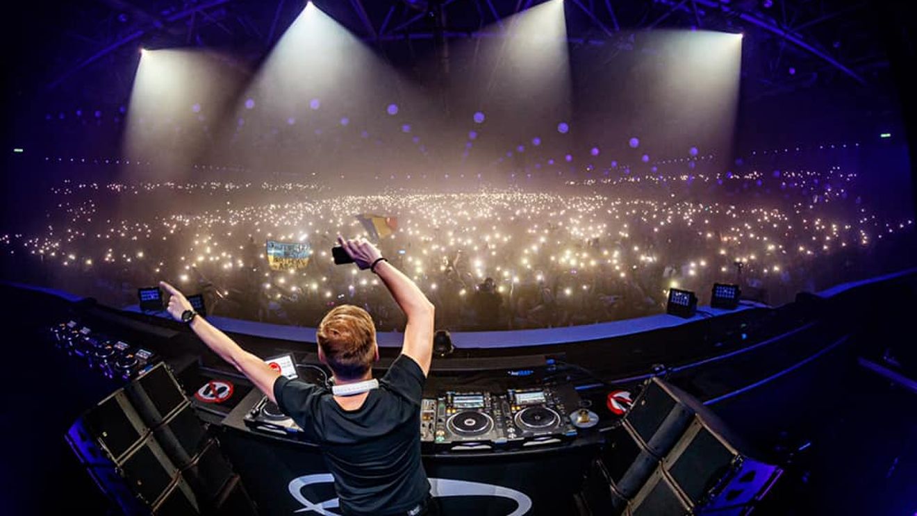 Festival cu 50 de artiști programat la București în luna septembrie/ Printre numele de DJ și care vor urca pe scena SAGA festival: Alan Walker, Tiësto, Clean Bandit, Timmy Trumpet, Topic, Vini Vici şi W&W
