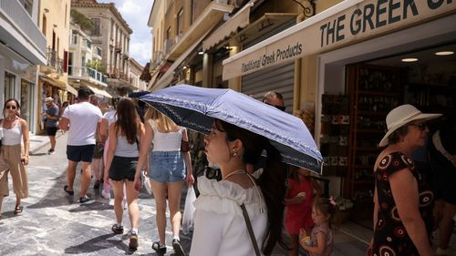 Cartiere "saturate de turiști": locuitorii Atenei se revoltă împotriva turismului excesiv în Grecia