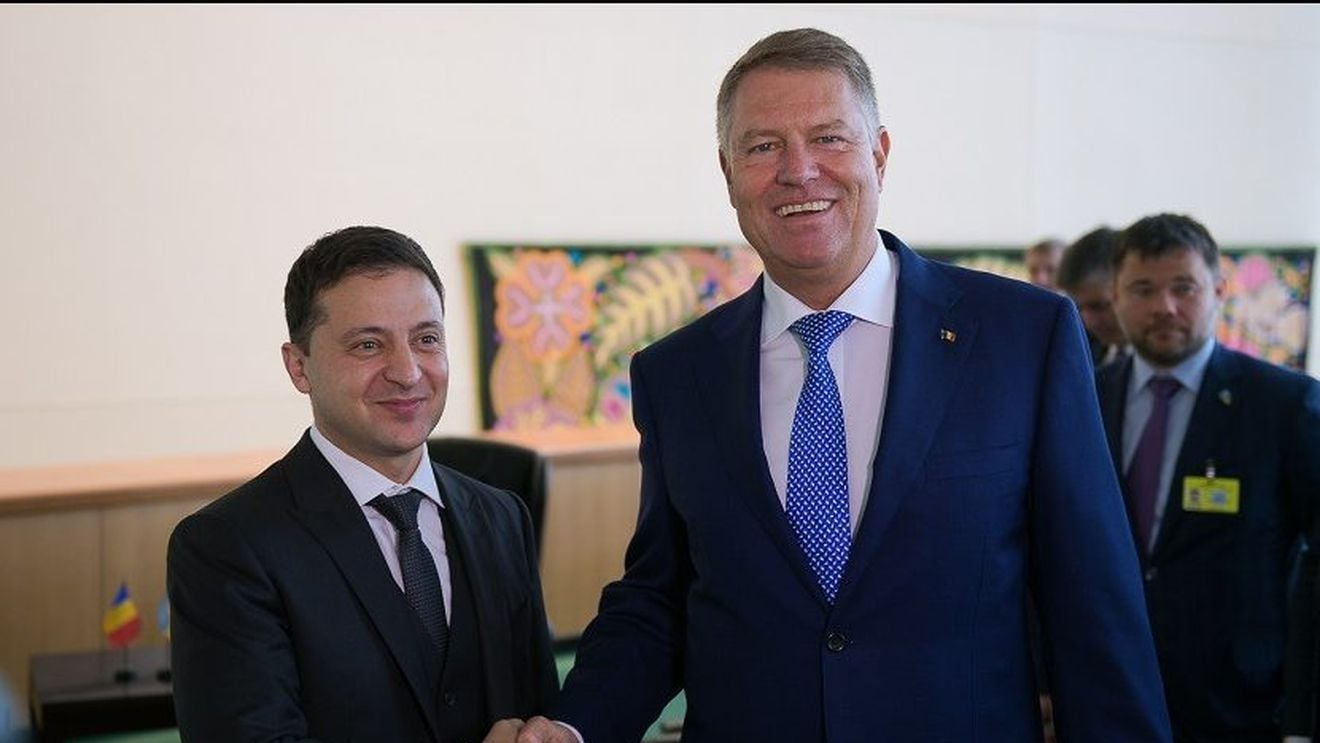 Președintele Iohannis, discuție cu Volodimir Zelensky despre războiul din Ucraina: Vom avea grijă de toți cetățenii ucraineni care vin în România