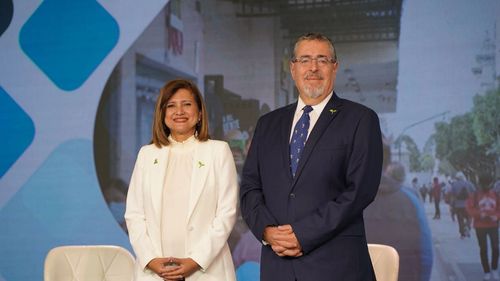 Candidatul surpriză Bernardo Arevalo a câștigat alegerile prezidențiale din Guatemala/ Tatăl său a pus capăt în 1945 celor 13 ani de dictatură a regimului Jorge Ubico