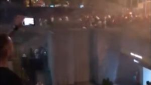 VIDEO Proteste violente în Slovenia împotriva intrării în vigoare a pașaportului sanitar. Poliția a împrăștiat manifestanții cu gaze lacrimogene și tunuri cu apă