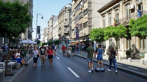STUDIU Extinderea proiectului Calea Victoriei pietonală – Străzi Deschise: promenada prelungită în sezonul rece, acces până la 00:00 și amenajare cu mobilier urban, pe modelul parc liniar